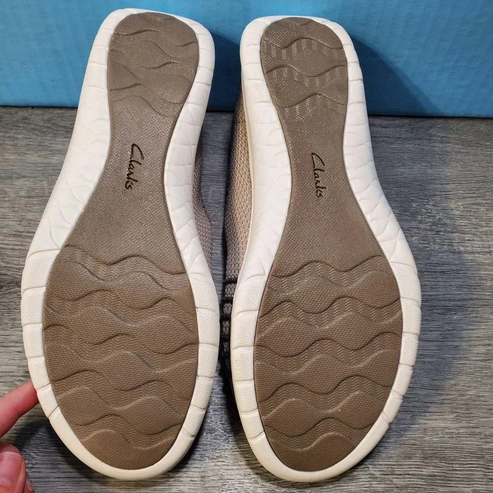 Clarks Cloudsteppers Shoes Womens Size 7.5 Beige Slip On‎ Comfort Cushion Soft